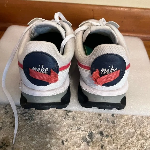 Nike Women Tennis Shoes - Picture 2 of 11